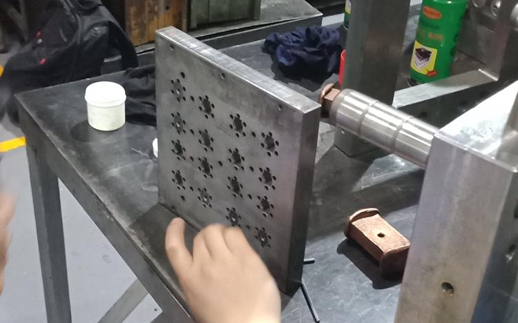 注塑模具排气孔频繁堵塞怎么办